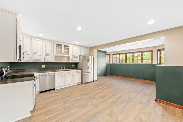 3976 Woodridge COURT, Richfield, WI 53017