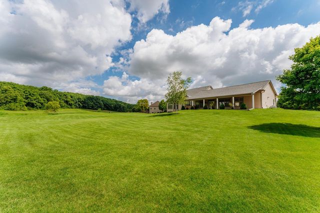 3976 Woodridge COURT, Richfield, WI 53017
