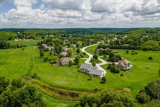 3976 Woodridge COURT, Richfield, WI 53017