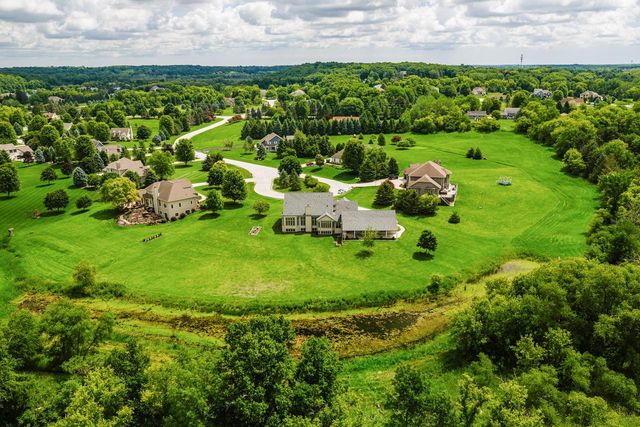3976 Woodridge COURT, Richfield, WI 53017