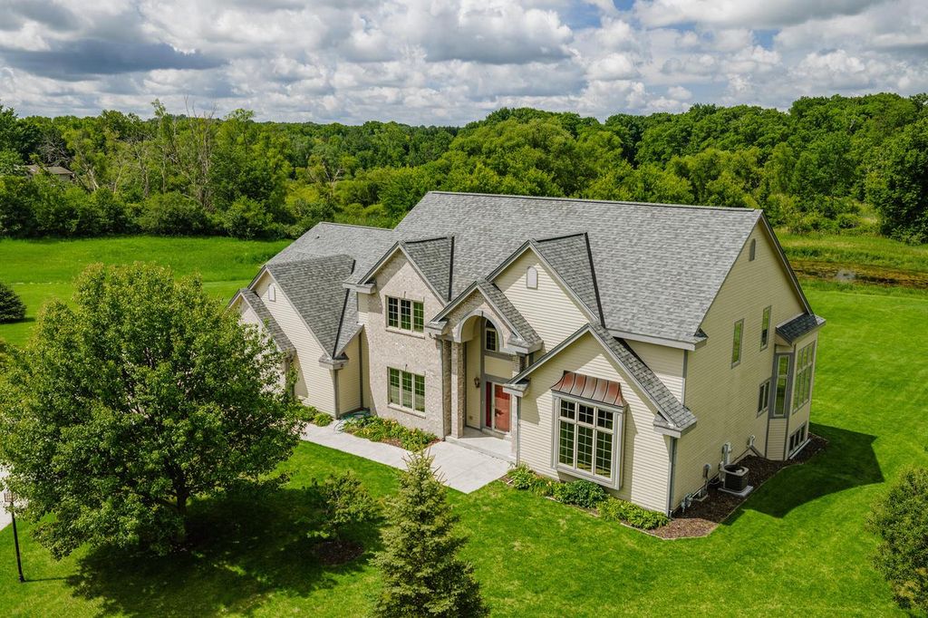3976 Woodridge COURT, Richfield, WI 53017