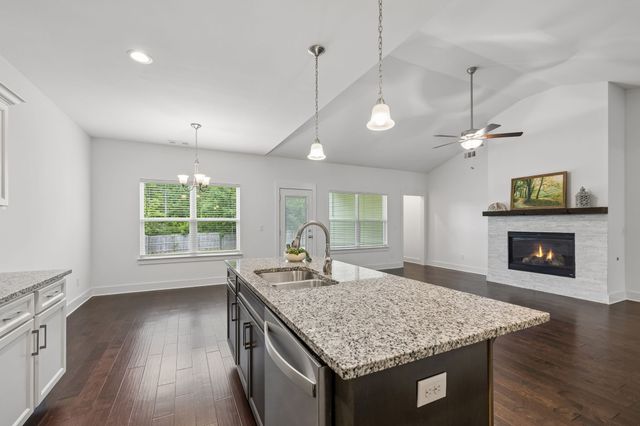 220 Hermitage Point Dr, Hermitage, TN 37076