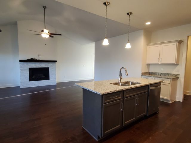 220 Hermitage Point Dr, Hermitage, TN 37076