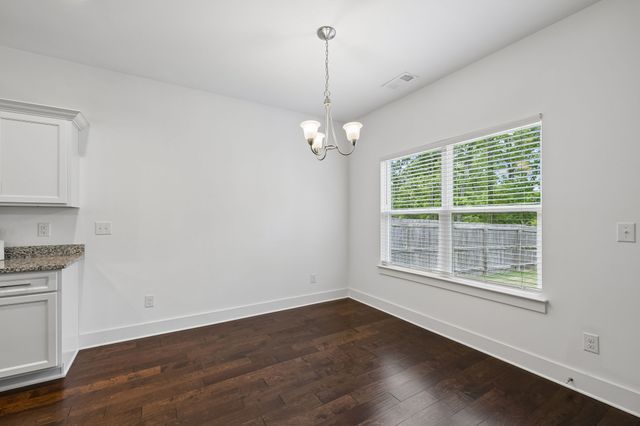 220 Hermitage Point Dr, Hermitage, TN 37076