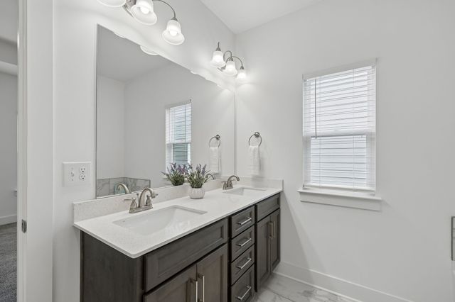 220 Hermitage Point Dr, Hermitage, TN 37076