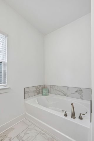 220 Hermitage Point Dr, Hermitage, TN 37076