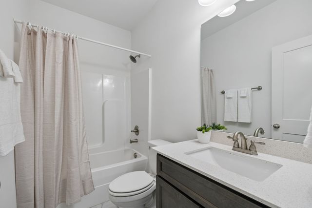 220 Hermitage Point Dr, Hermitage, TN 37076