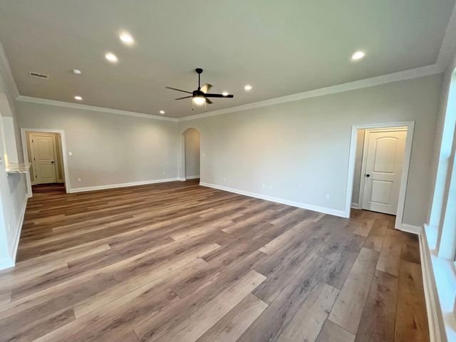 242 Kings Wood Avenue, Thibodaux, LA 70301