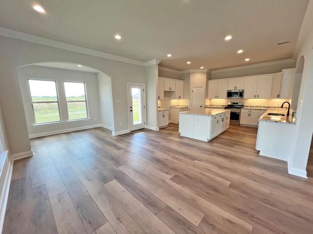 242 Kings Wood Avenue, Thibodaux, LA 70301