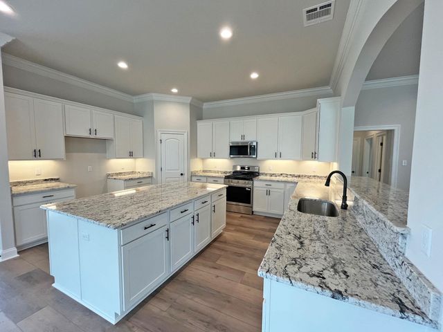 242 Kings Wood Avenue, Thibodaux, LA 70301