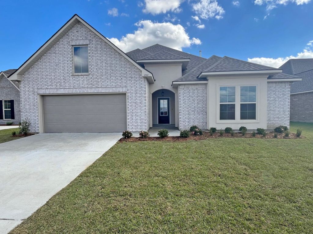242 Kings Wood Avenue, Thibodaux, LA 70301