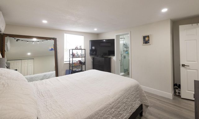 140 NW 46th St, Oakland Park, FL 33309