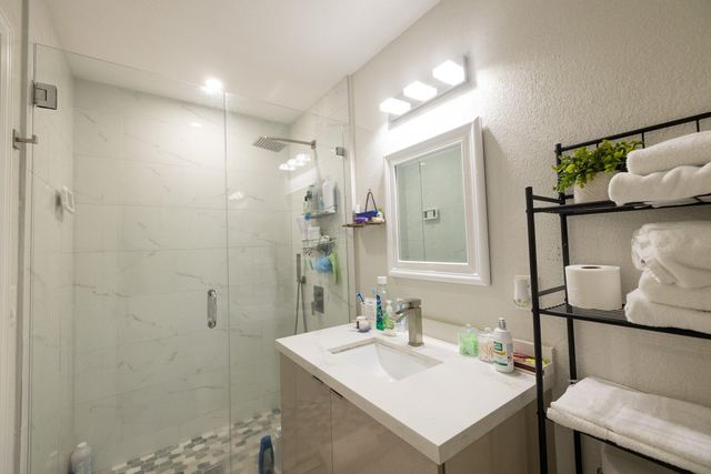 140 NW 46th St, Oakland Park, FL 33309