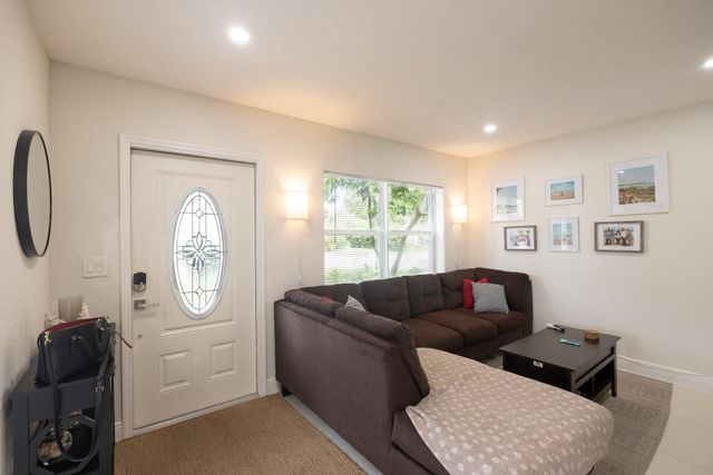 140 NW 46th St, Oakland Park, FL 33309