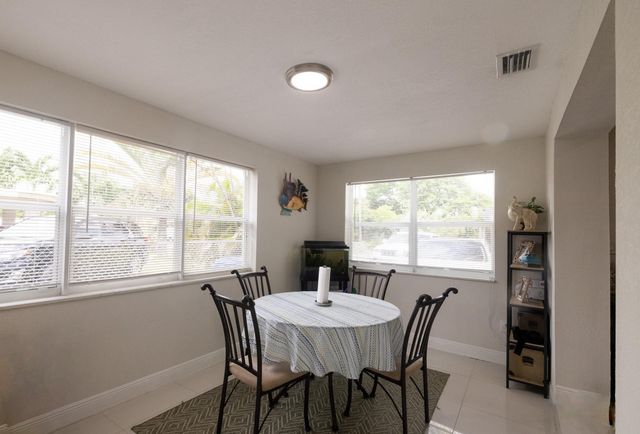 140 NW 46th St, Oakland Park, FL 33309