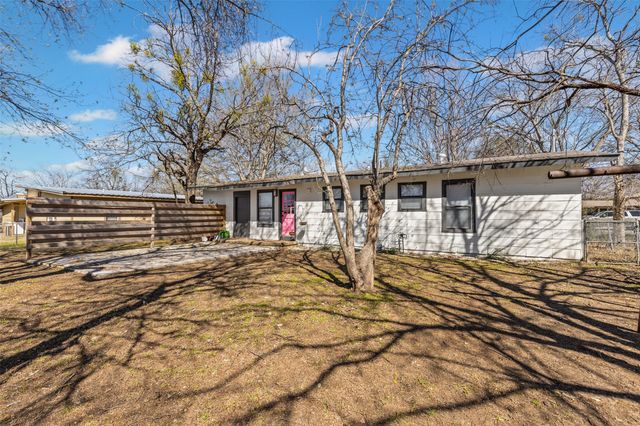 204 S Crites Street, Granbury, TX 76048