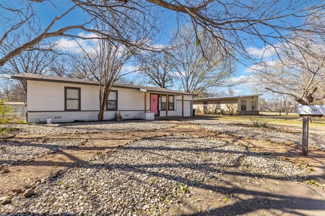 204 S Crites Street, Granbury, TX 76048