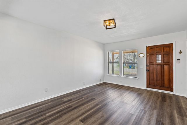 204 S Crites Street, Granbury, TX 76048