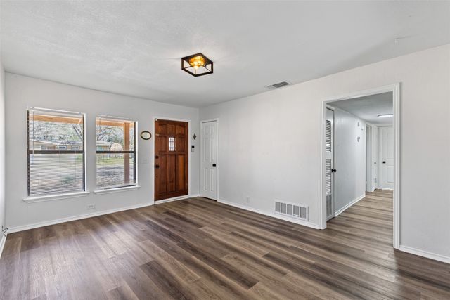 204 S Crites Street, Granbury, TX 76048
