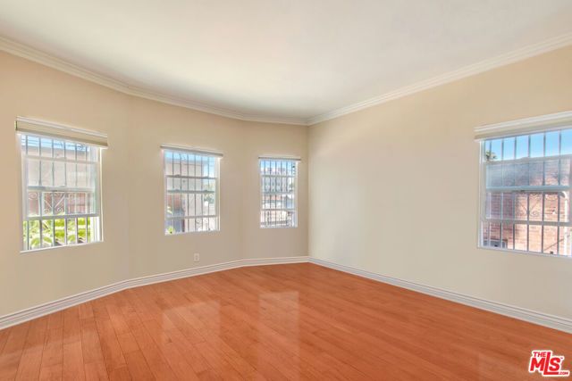 251 N Kenmore Avenue, Los Angeles, CA 90004