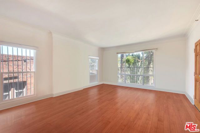251 N Kenmore Avenue, Los Angeles, CA 90004