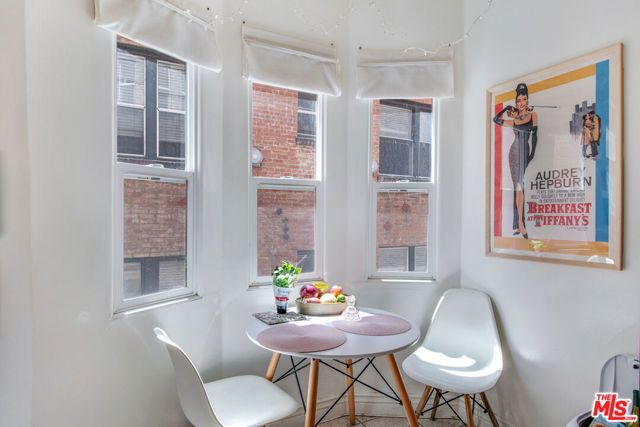 251 N Kenmore Avenue, Los Angeles, CA 90004