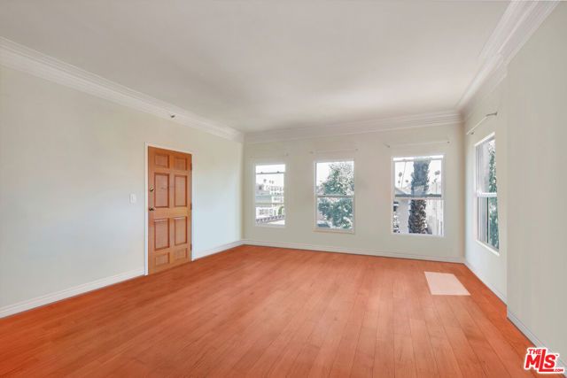 251 N Kenmore Avenue, Los Angeles, CA 90004