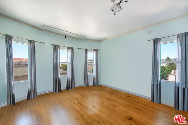 251 N Kenmore Avenue, Los Angeles, CA 90004