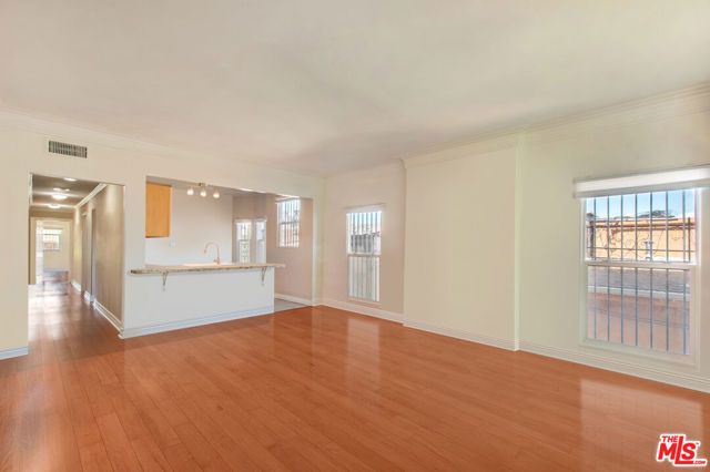 251 N Kenmore Avenue, Los Angeles, CA 90004