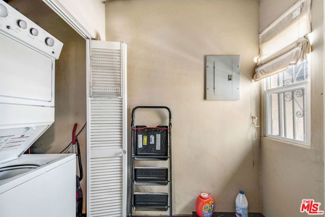 251 N Kenmore Avenue, Los Angeles, CA 90004