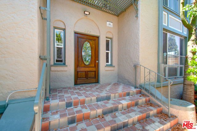 251 N Kenmore Avenue, Los Angeles, CA 90004