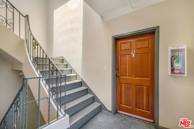 251 N Kenmore Avenue, Los Angeles, CA 90004