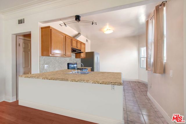 251 N Kenmore Avenue, Los Angeles, CA 90004