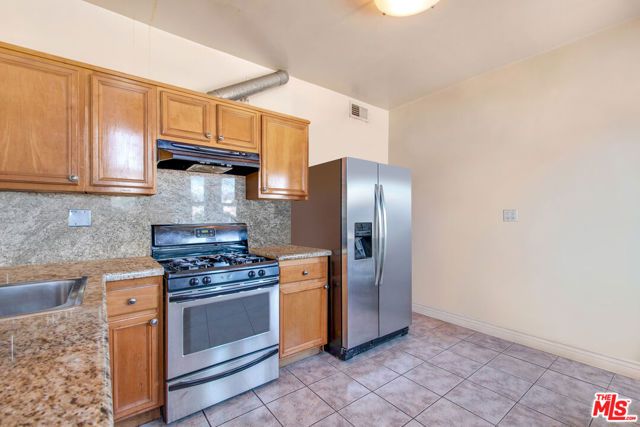 251 N Kenmore Avenue, Los Angeles, CA 90004