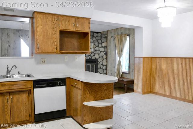 6206 Berwyn Street, Dearborn Heights, MI 48127