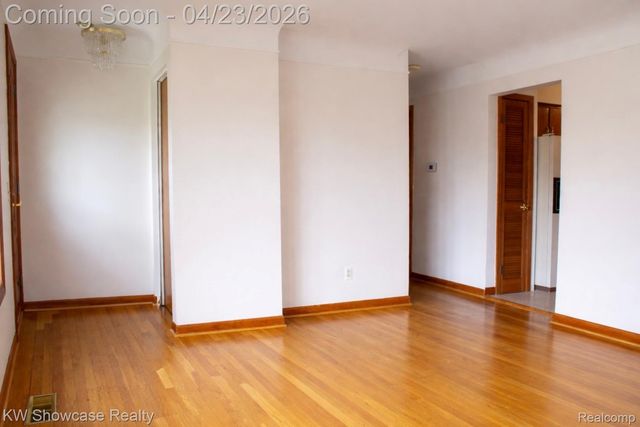 6206 Berwyn Street, Dearborn Heights, MI 48127