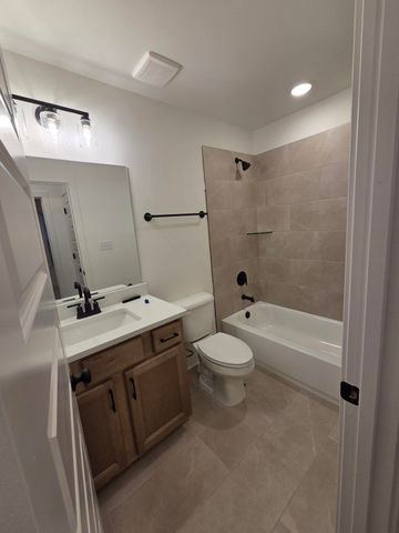 155 HAZEL CREST DR, Oakland, TN 38060