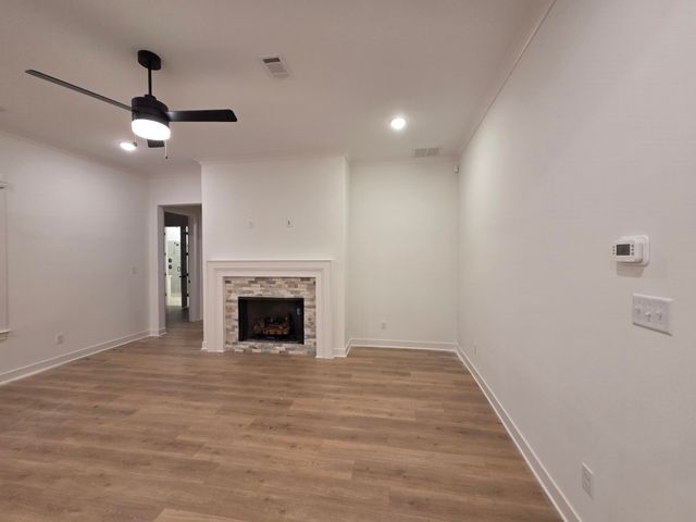 155 HAZEL CREST DR, Oakland, TN 38060