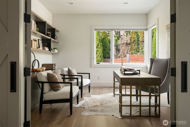 1918 94th Avenue NE, Clyde Hill, WA 98004