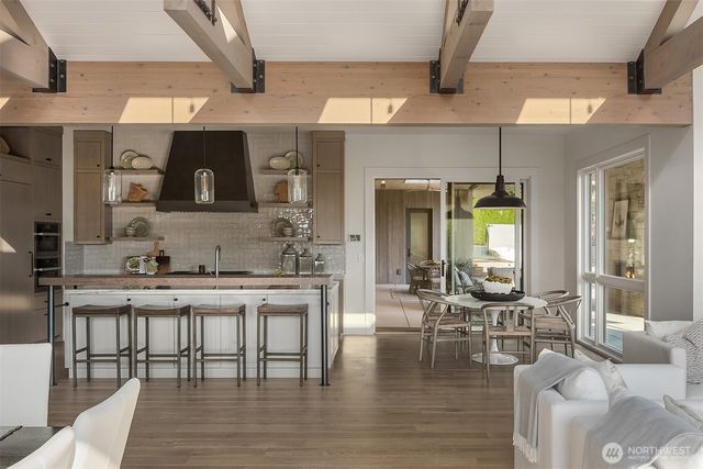 1918 94th Avenue NE, Clyde Hill, WA 98004