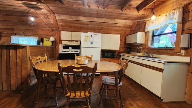 100 Cowboy Lane, Wellington, KY 40387