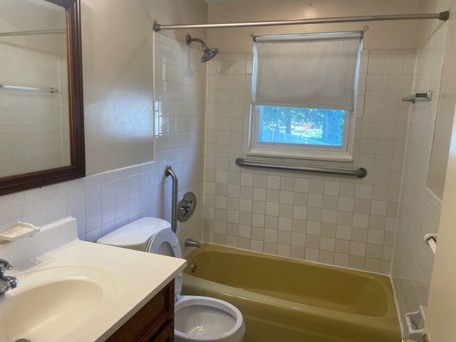 19 Louis Lane 1, Randolph, MA 02368