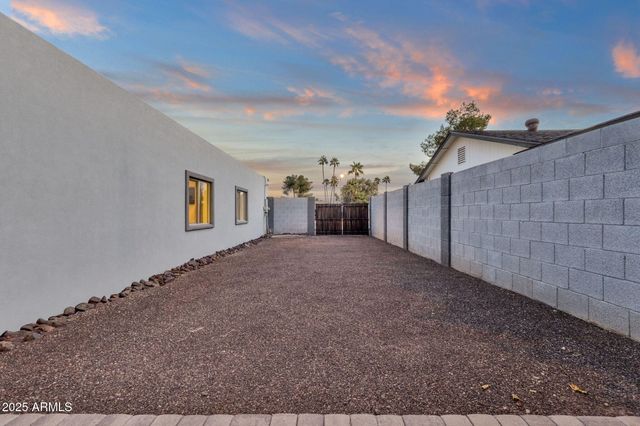 5210 E KAREN Drive, Scottsdale, AZ 85254