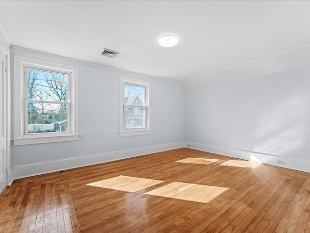 29 Orchard St, Southbridge, MA 01550
