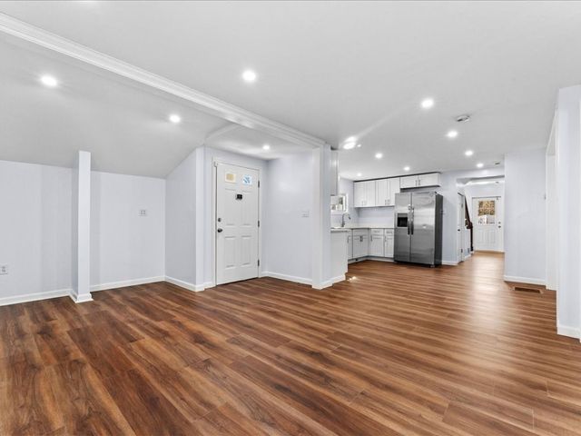 29 Orchard St, Southbridge, MA 01550