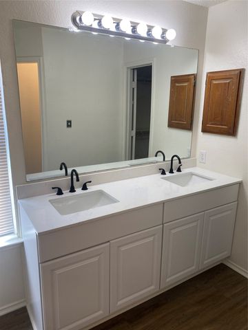 923 Simon Drive, Cedar Hill, TX 75104