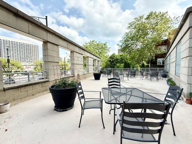 4350 N Broadway Street 1011, Chicago, IL 60613