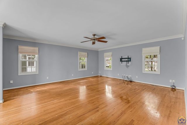3015 SW 18th ST, Topeka, KS 66604