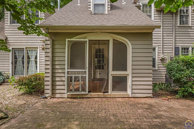 3015 SW 18th ST, Topeka, KS 66604