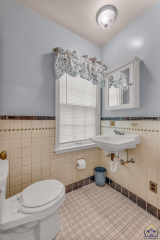 3015 SW 18th ST, Topeka, KS 66604